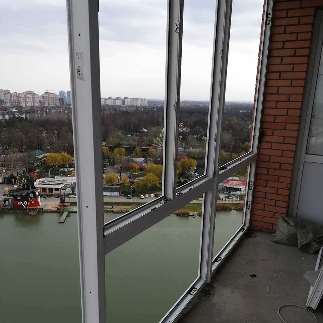 Панорамные окна Grunder 60 на балконе - фото 6